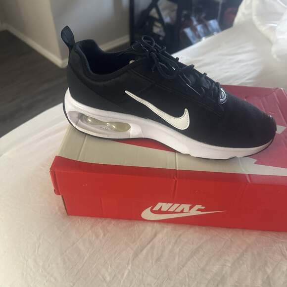 Nike Air Max INTRLK Lite Women's Black and White Sneakers - Picture 1 of 1